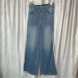 HALARA High rise Denim wide leg Jeans in Blue size Medium w defect